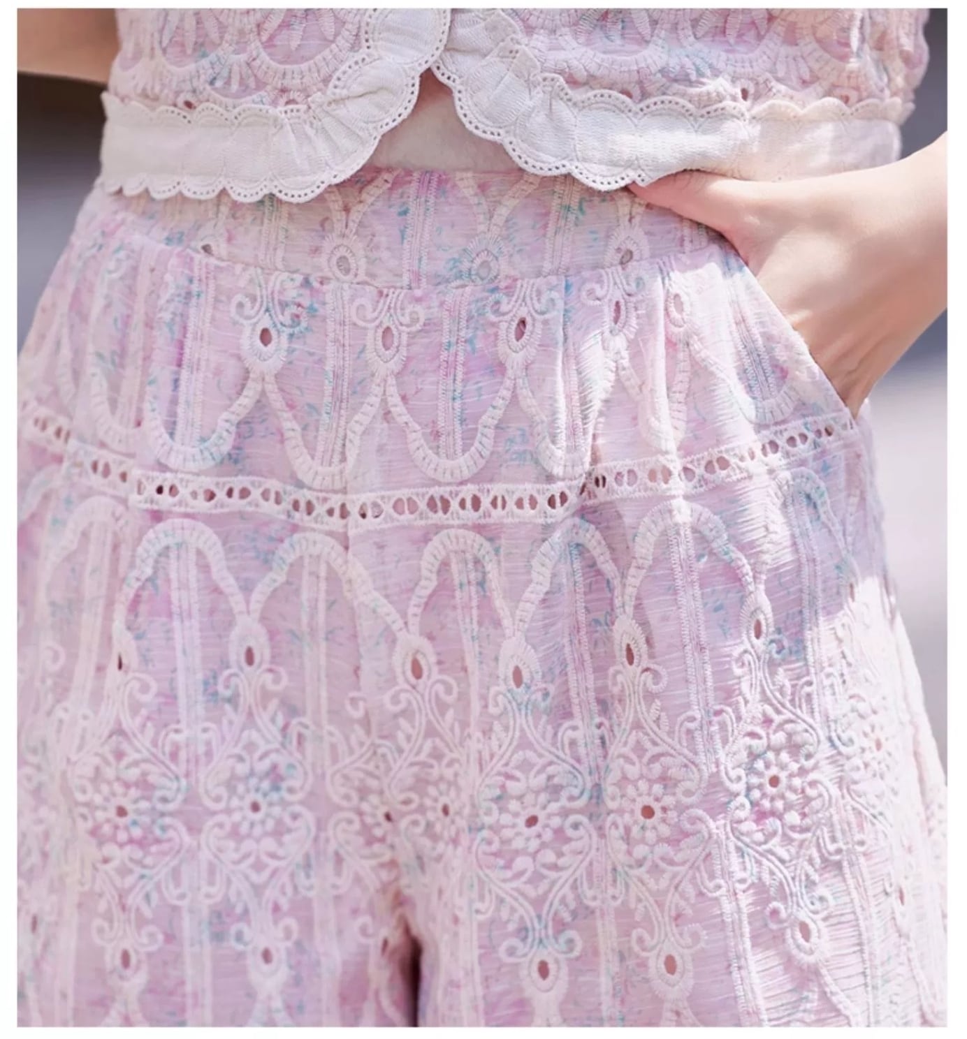 着回し力抜群 上質 透かし彫り 切り替え ブラウスⅹパンツセットins-8425