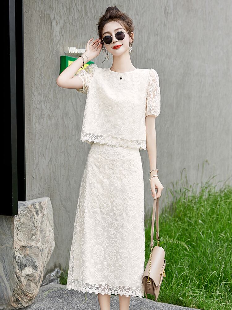 絶対欲しい上品  知的 レース 透かし彫り 半袖Ｔシャツⅹロングスカートセットins-8217